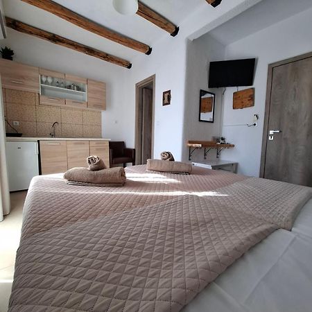 Mariza Apartments -Studios ハニオティス エクステリア 写真