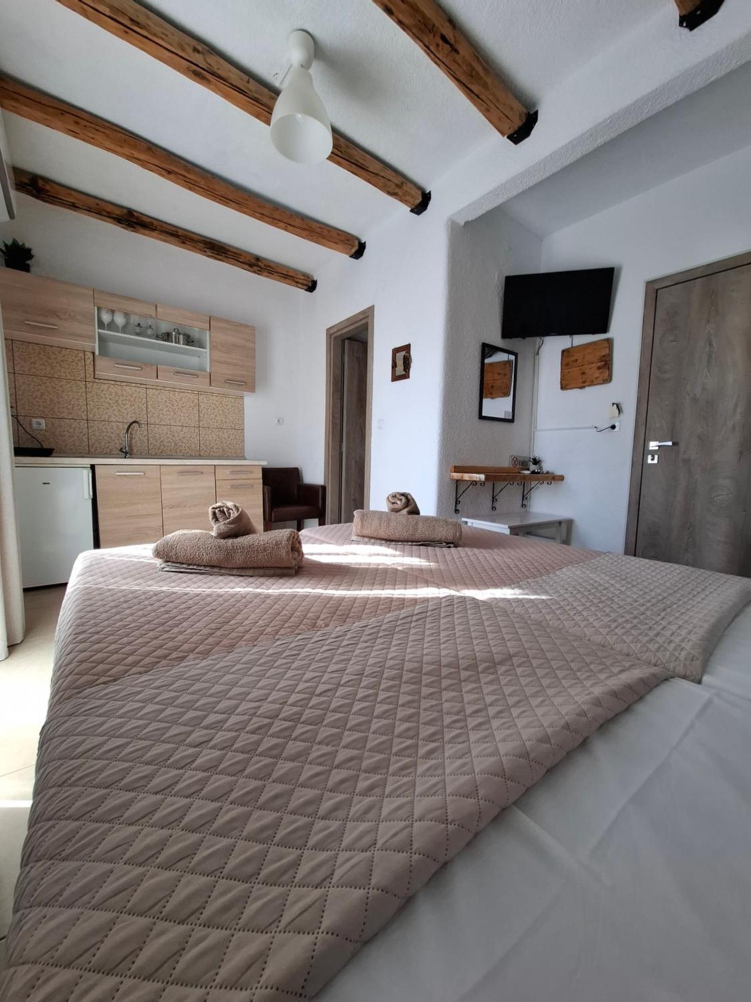 Mariza Apartments -Studios ハニオティス エクステリア 写真